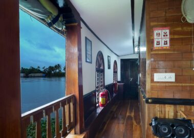 1 bed Deluxe bedroom corridor