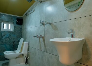 3 Bedroom luxury bathroom 1 STLX-033
