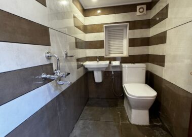 9 Bedroom luxury bathroom 1 STLX-060
